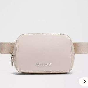 New With TAG)Lululemon Beige Crossbody Bag Cashew And Silver